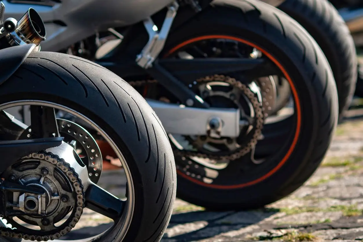 rueda motriz de una motocicleta - Cuál es la rueda directriz