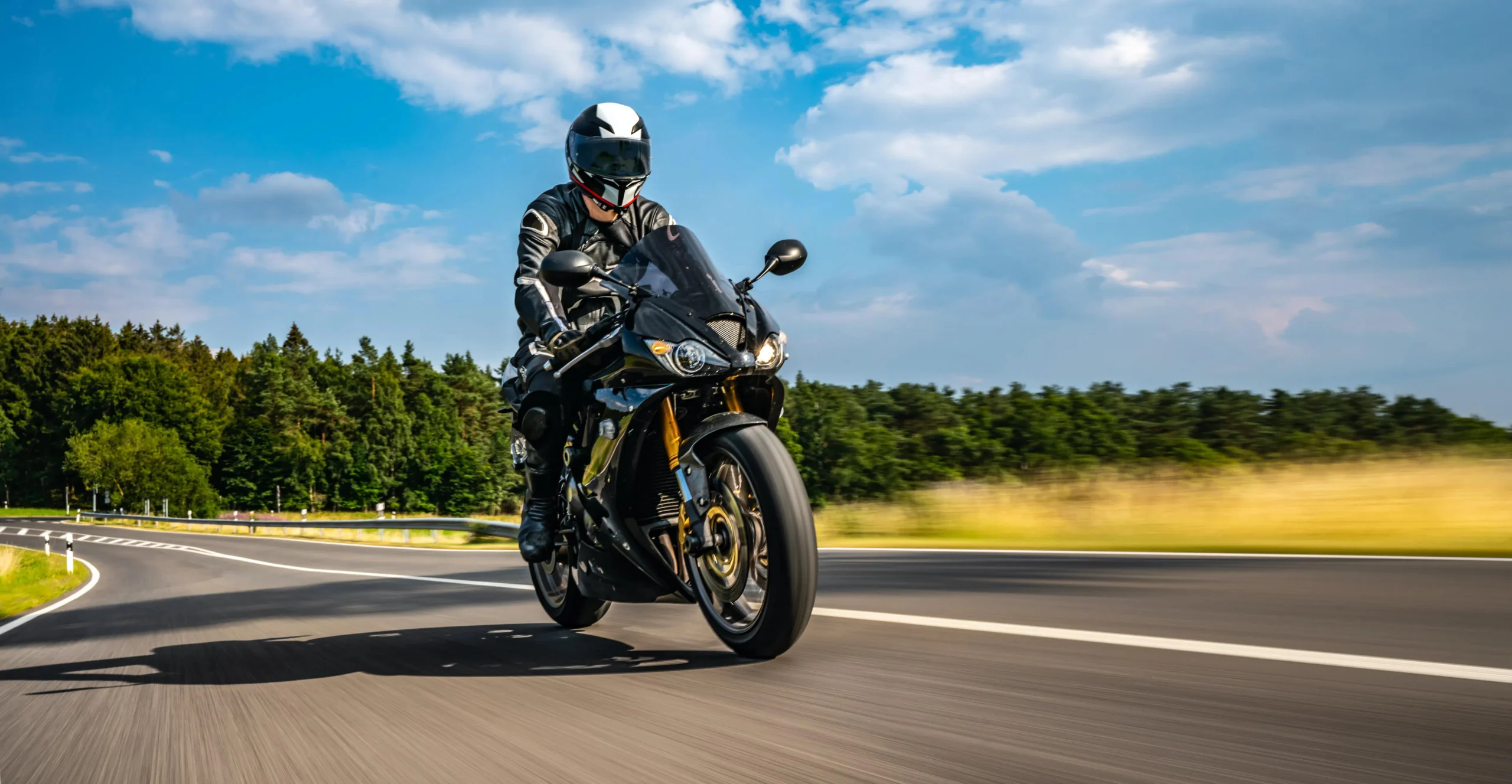 motos a toda velocidad en autopistas - Cuál es la velocidad máxima de una motocicleta