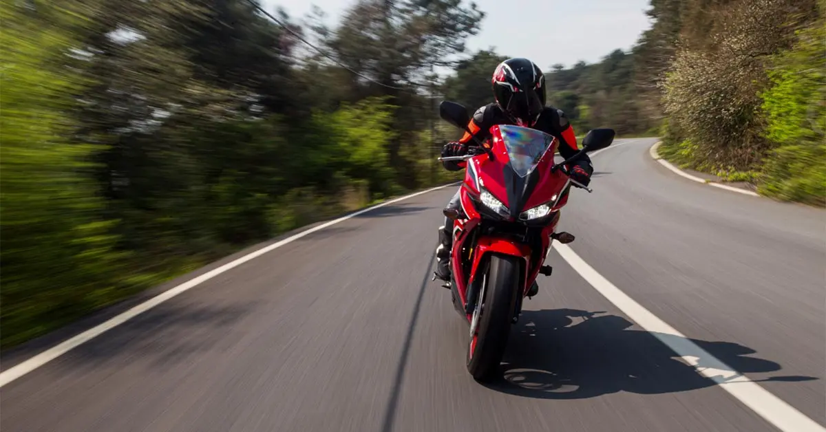 motos a alta velocidad en autopista - Cuál es la velocidad máxima para una motocicleta en una autopista