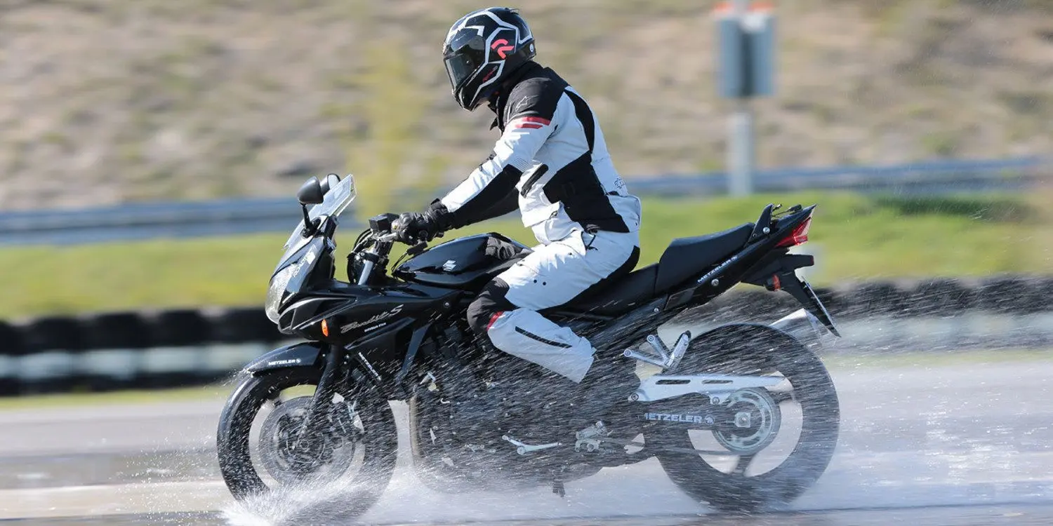 aquaplaning en motos - Cuándo ocurre aquaplaning