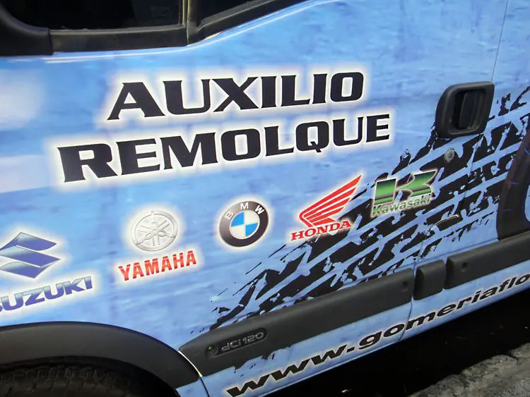 auxilio para motos - Cuánto cobra una grúa de plataforma por kilómetro