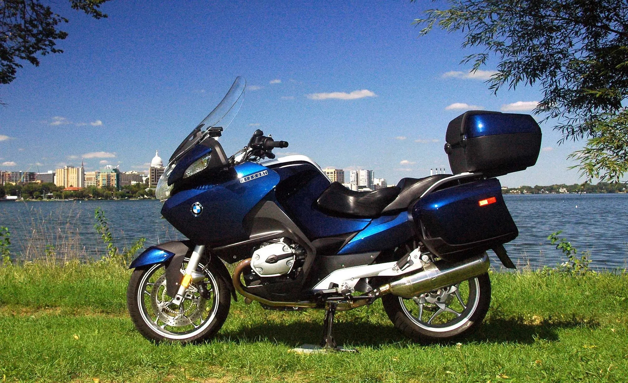 motocicleta bmw con stereo - Cuánto cuesta la BMW 1250 R