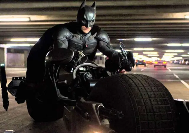 Batman en motocicleta: La historia detrás del icónico vehículo del Caballero Oscuro - Cuánto cuesta la moto de Batman batman en motocicleta - Cuánto cuesta la moto de Batman