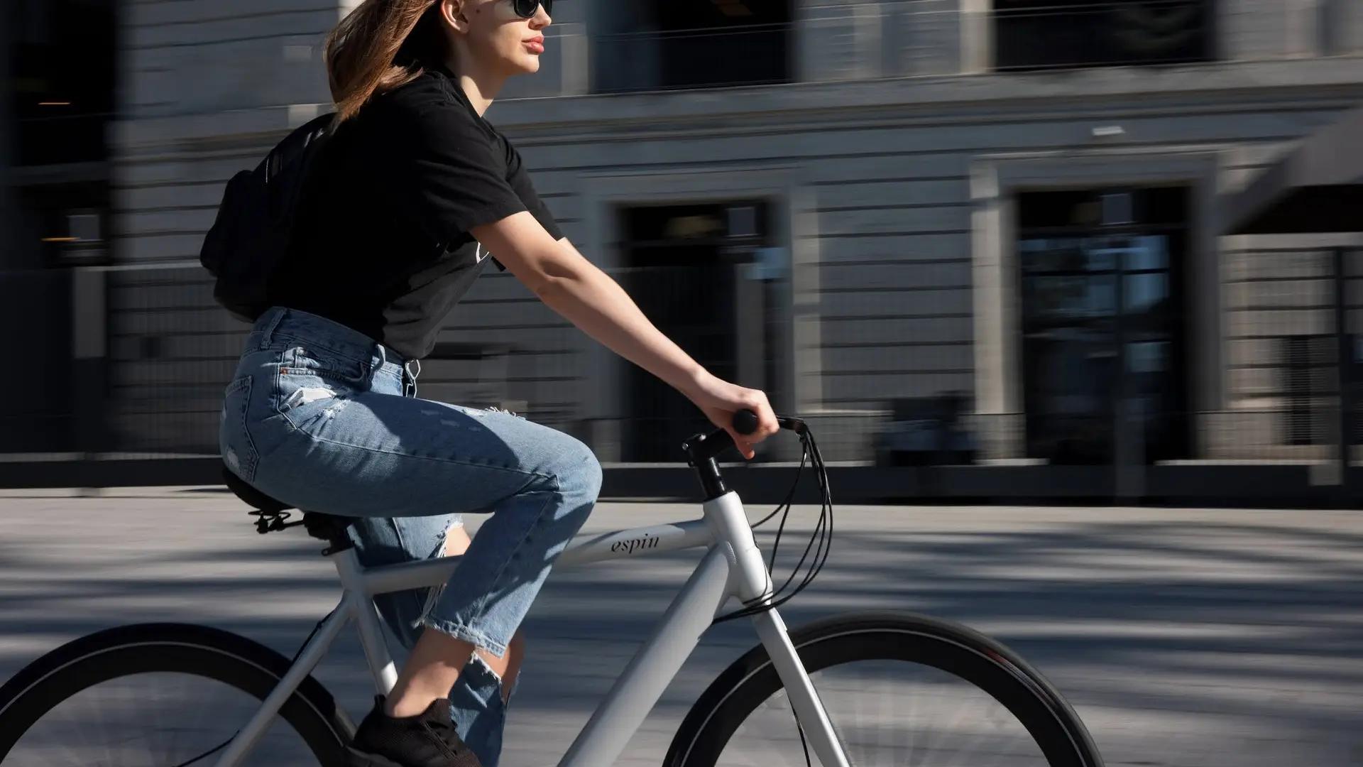 usar casco en motocicleta y bicibleta - Cuánto es la multa por no llevar casco en bicicleta