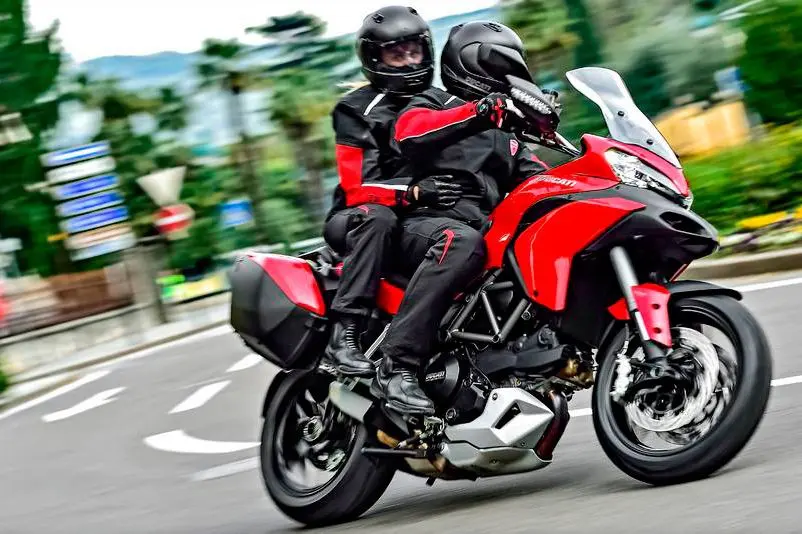 maximo de acompañantes en una motocicleta - Cuántos acompañantes puede llevar una motocicleta