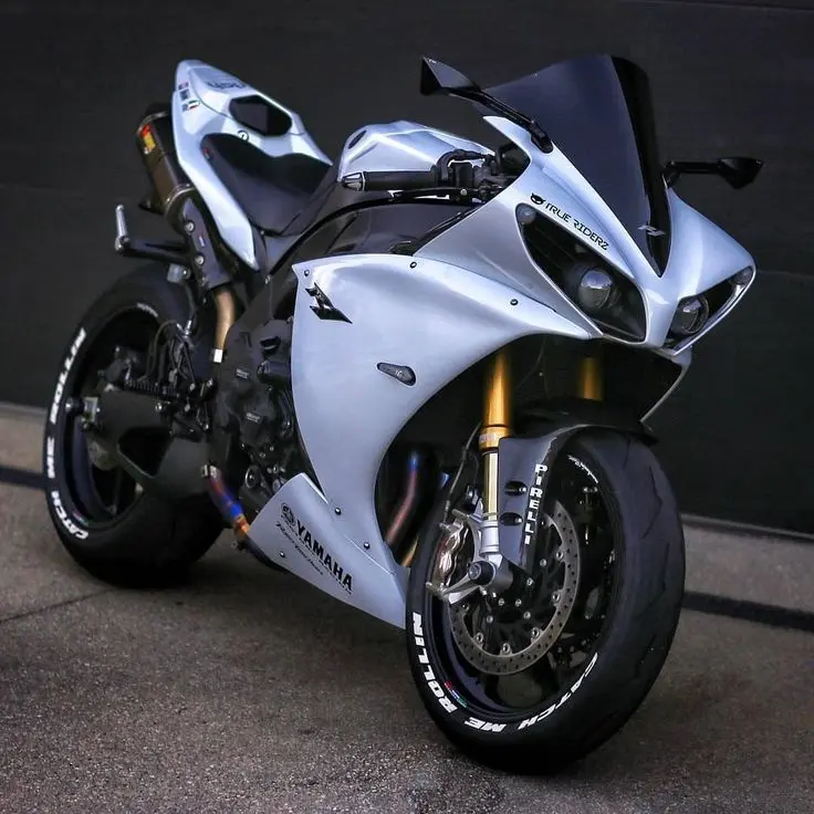 motos deportivas r1 - Cuántos CV tiene la R1 2023