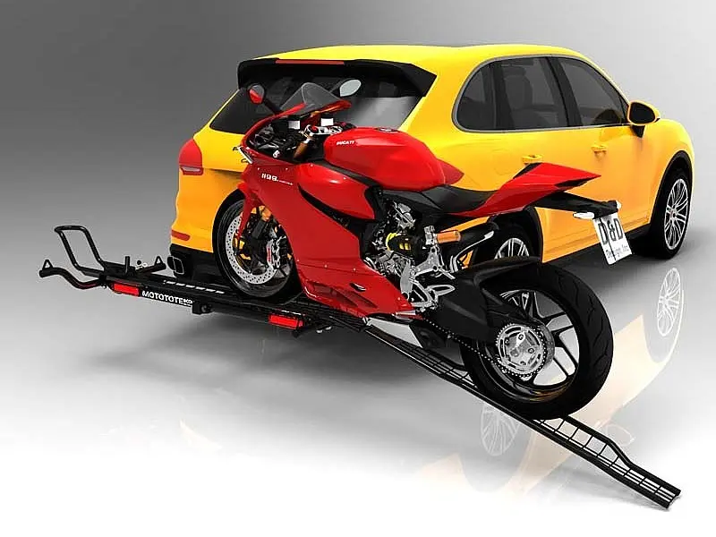 motocicleta detras de un auto - Cuántos metros de distancia debe haber entre carro y moto