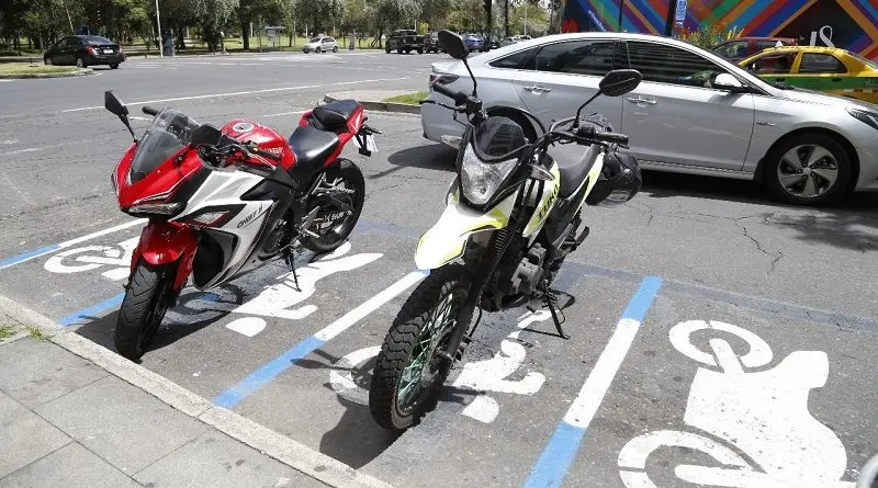 estacionamiento para motos precios - Dónde aparcar la moto en el aeropuerto de Barcelona