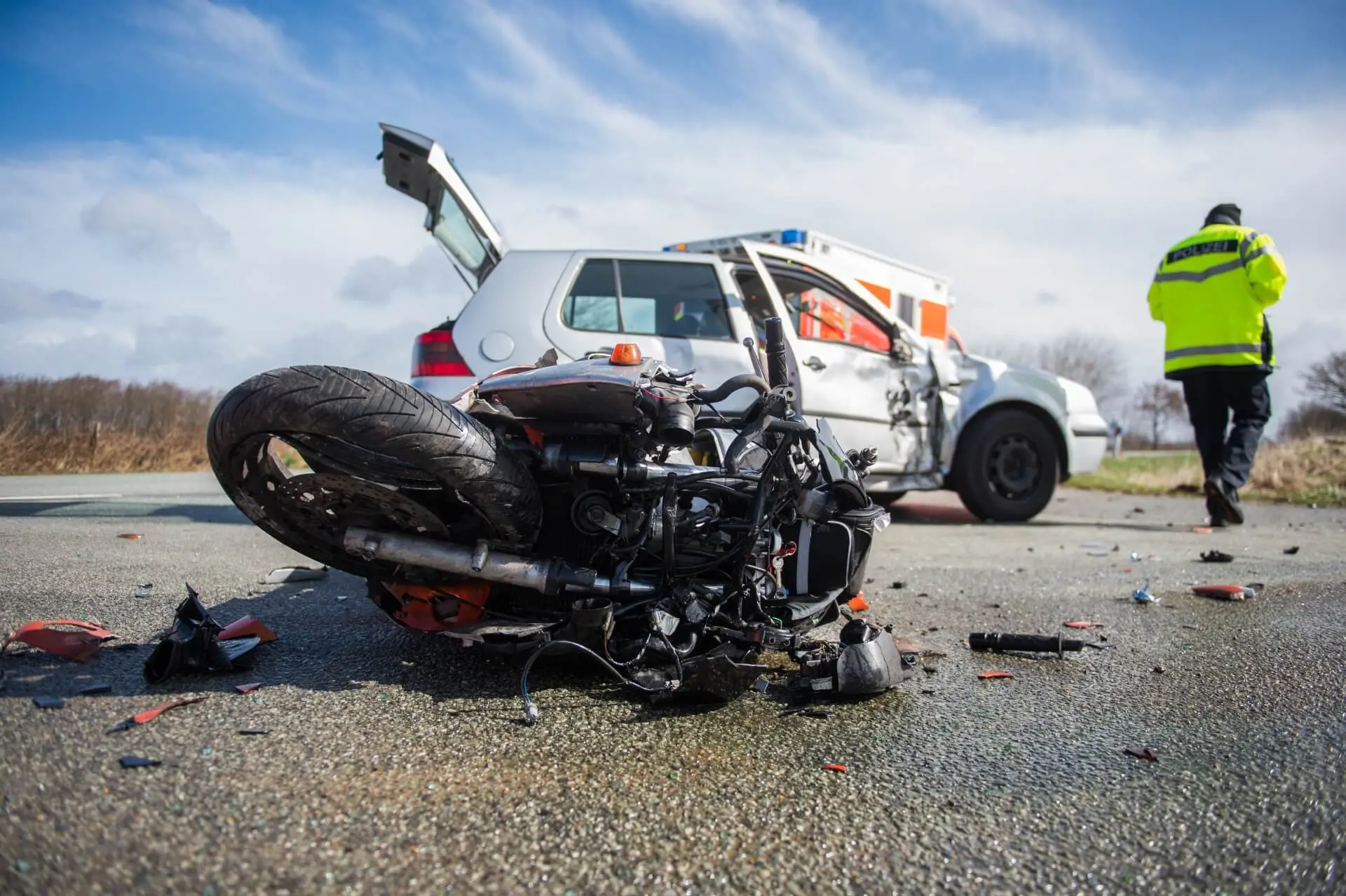 demanda daños y perjuicios accidente de transito motocicleta - Qué daños se pueden reclamar en un accidente de tránsito
