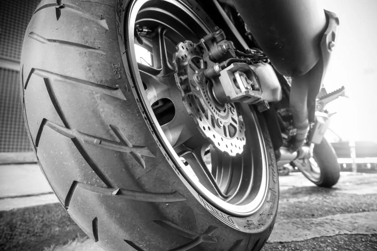 llantas de aleacion o rayos motos - Qué diferencia hay entre llantas de aleación y las comunes