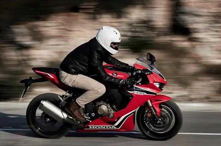 ¿Qué es el carenado en una motocicleta? - Qué es una moto sin carenado que es carenado en una motocicleta - Qué es una moto sin carenado