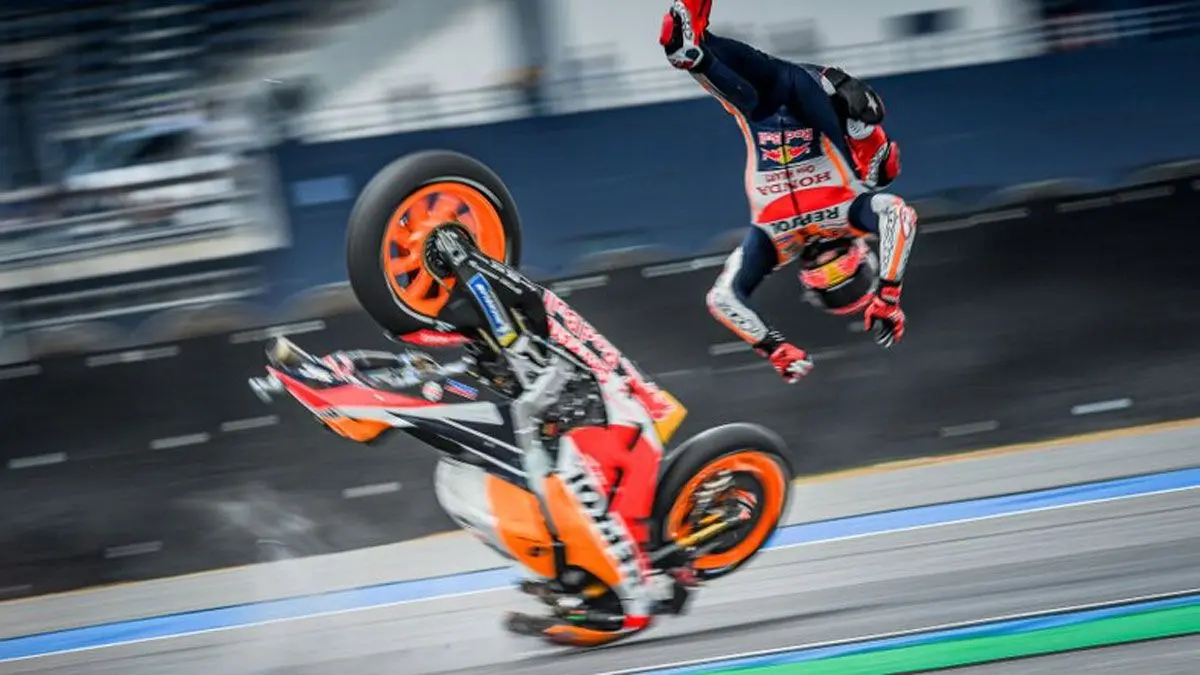 caidas de motos de carreras - Qué hacer si te vas a caer de una moto