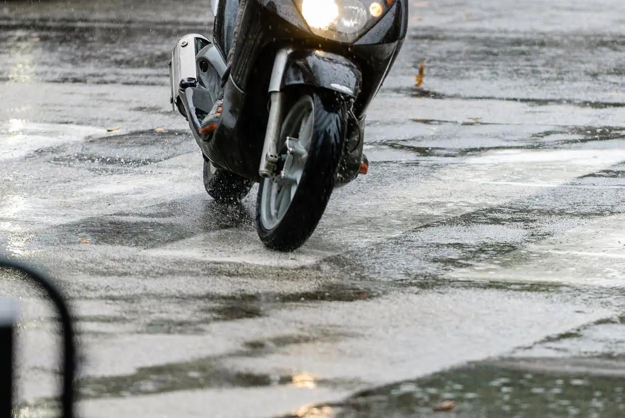 aquaplaning en motos - Qué hay que hacer cuando hay aquaplaning