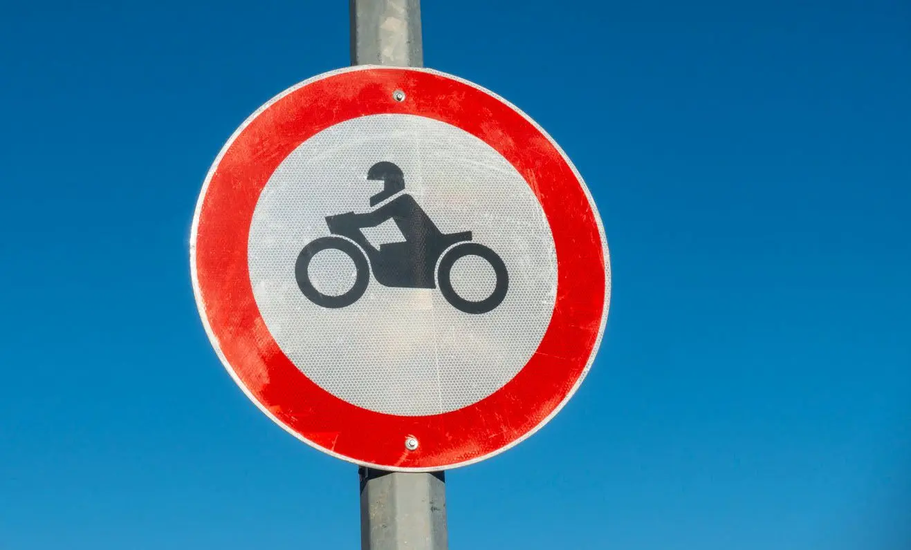 señal motocicleta - Qué indica esta señal entrada prohibida a ciclomotores