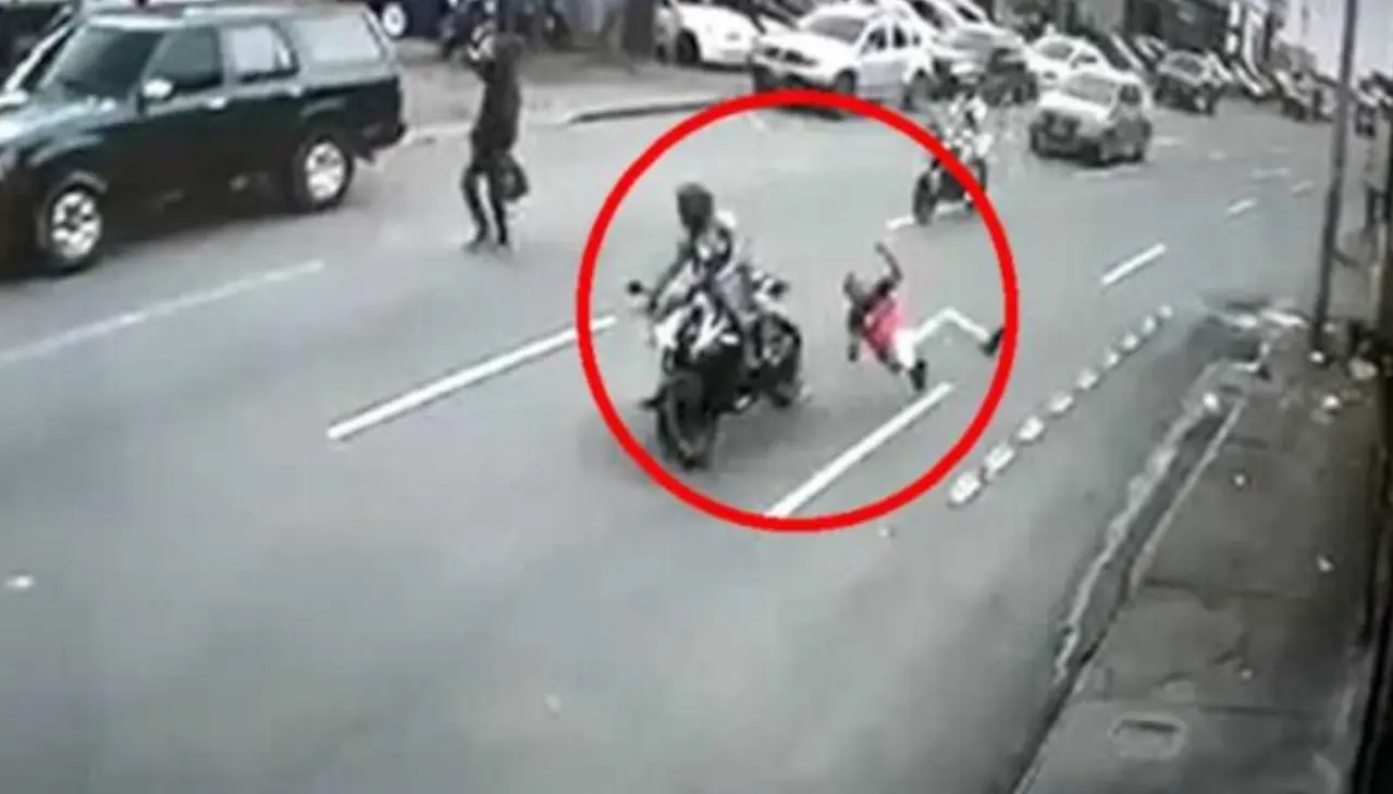 Un peatón fue atropellado por una motocicleta: ¿Quién tiene la culpa? - Qué pasa si un peatón provoca un accidente un peatón fue atropellado por una motocicleta - Qué pasa si un peatón provoca un accidente