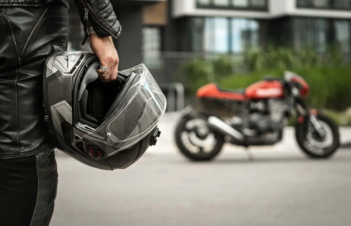 importancia del uso del casco en motos - Qué protege el casco de la moto