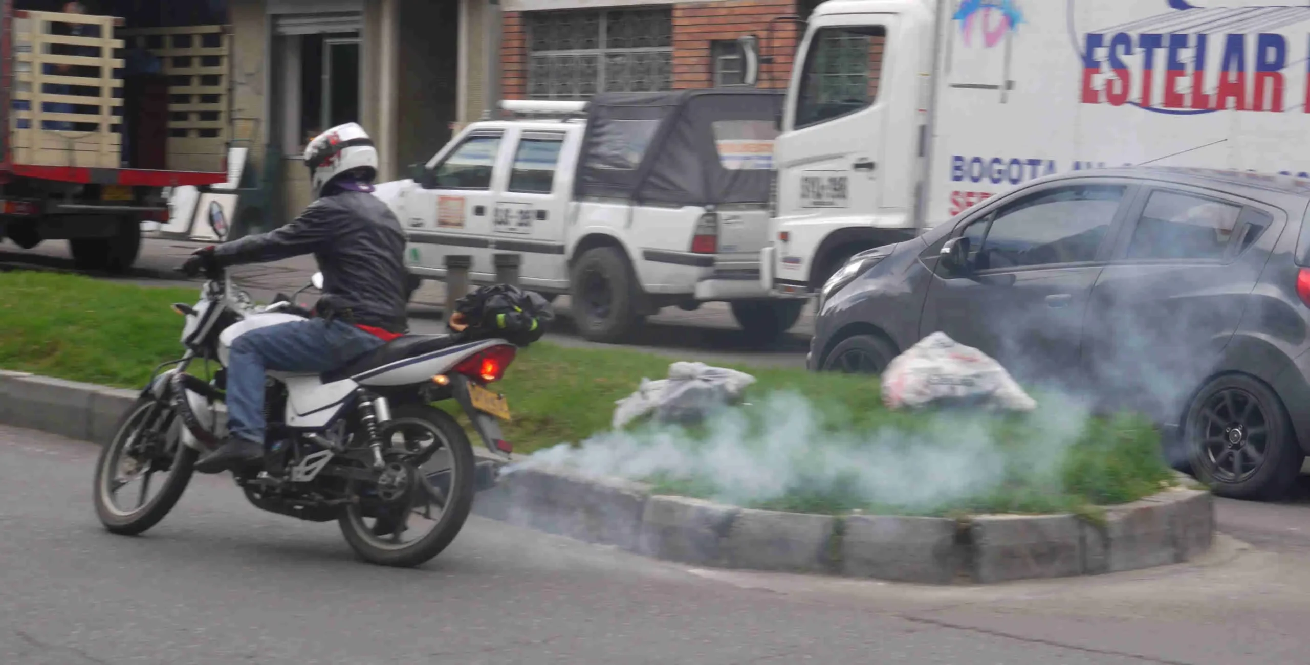 contaminacion de motos - Qué tipo de contaminación causan las motos