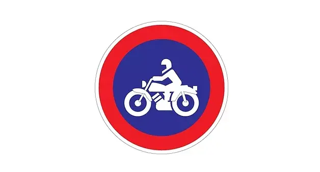 señal carril exclusivo para motos - Qué vehículos están obligados a circular por una vía a cuya entrada se encuentra esta señal las motocicletas sin sidecar todas las motocicletas